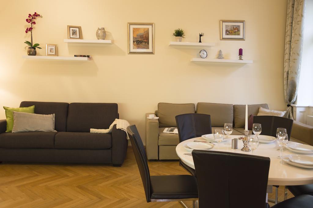 Modern Apartment Vsehrdova Prag Exteriör bild