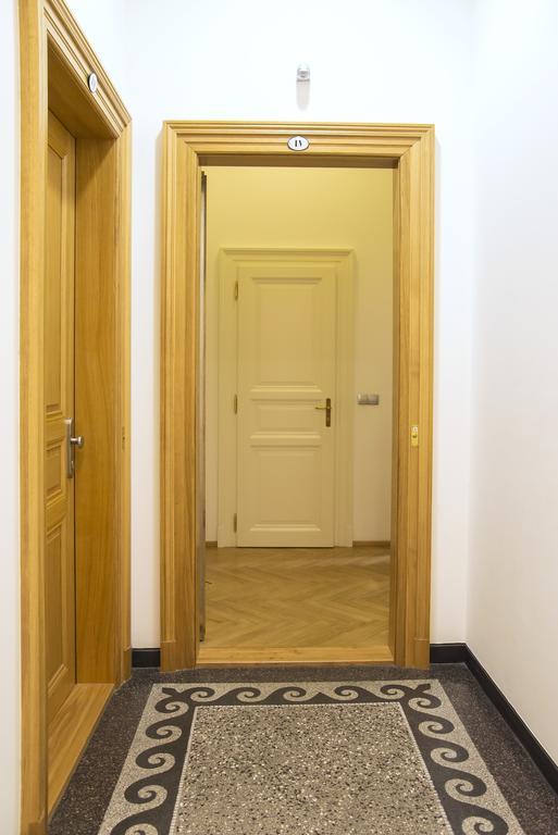 Modern Apartment Vsehrdova Prag Exteriör bild