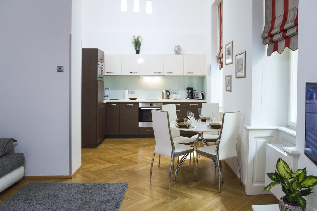 Modern Apartment Vsehrdova Prag Exteriör bild